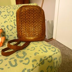 Perfect little Vilenca Holland bag. Real leather crossbody. In style now!